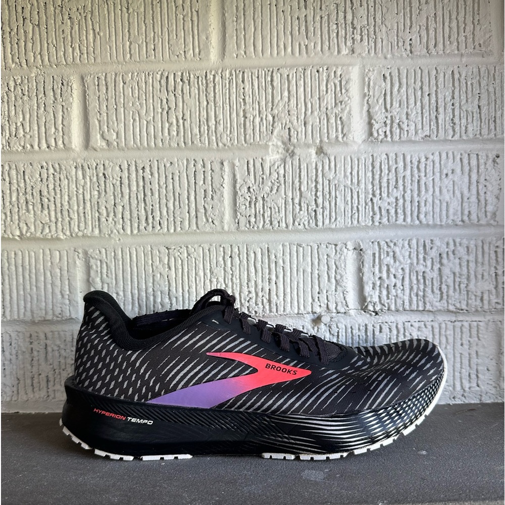 Womans Brooks Hyperion Tempo running shoe.  Size 8. Used. Black